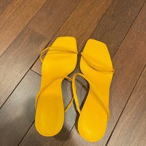 Neons yellow mules size 38.5